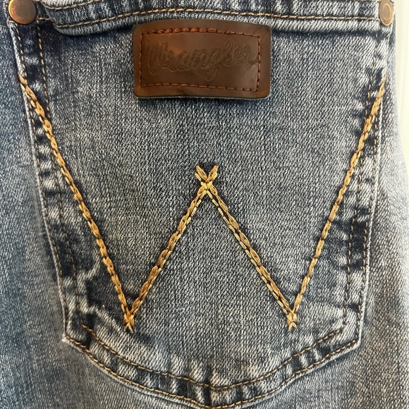 (SOLD) BOY'S WRANGLER RETRO® Relaxed BOOTCUT JEAN, Blue, Size 18 - Picture 12 of 16